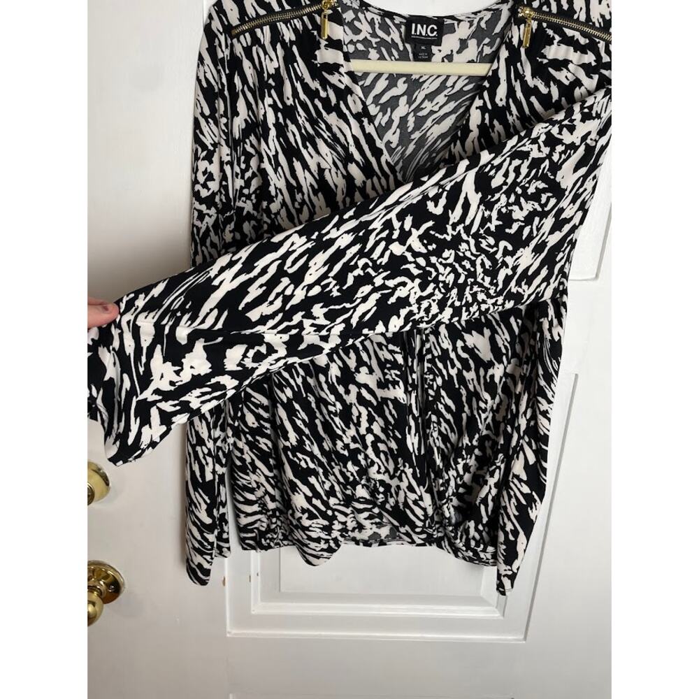 INC International Concepts Black White Abstract Relaxed Blouse Faux Wrap XL - Picture 5 of 13